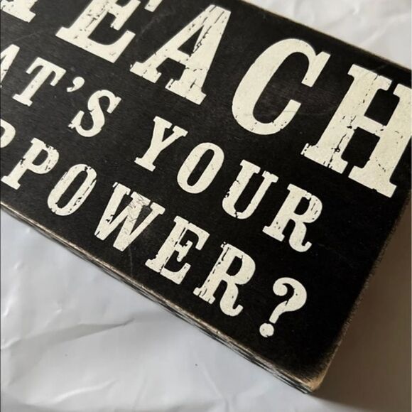 Beautiful wooden decor with Chevron around the sides, can be hung on a wall - Picture 5 of 6